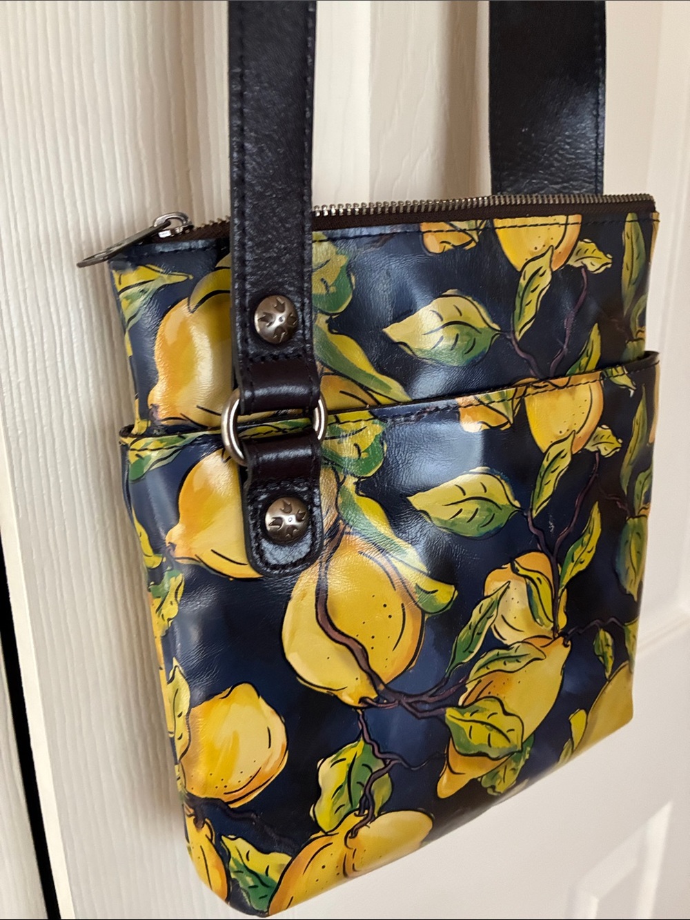 Patricia Nash Lemon Print Navy Crossbody Bag with Black Strap EUC Like New - Picture 12 of 16